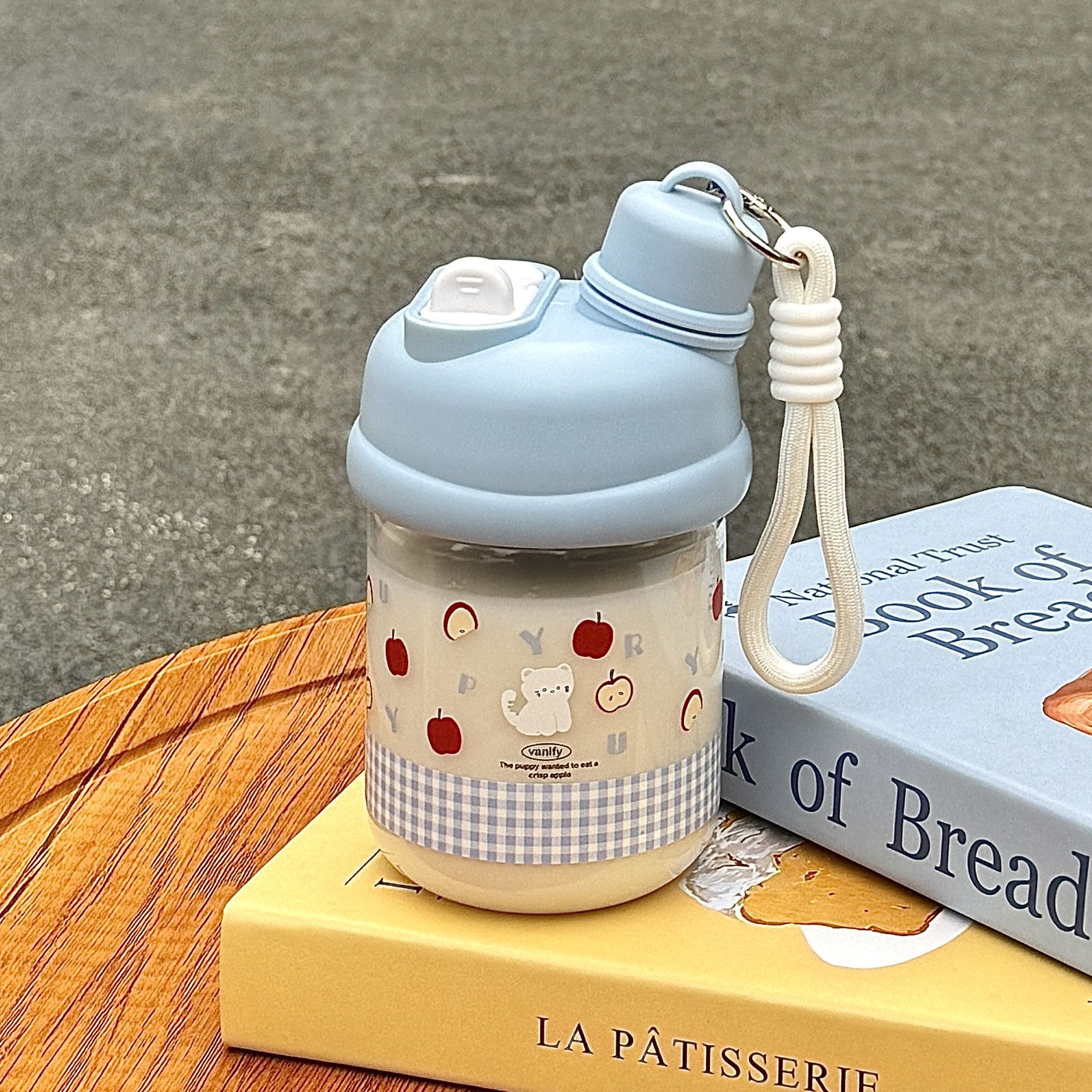 High appearance level coffee cup, portable and easy-to-use cup for female students, Instagram cute new summer star-shaped plastic water cup with a handle Specification drawing