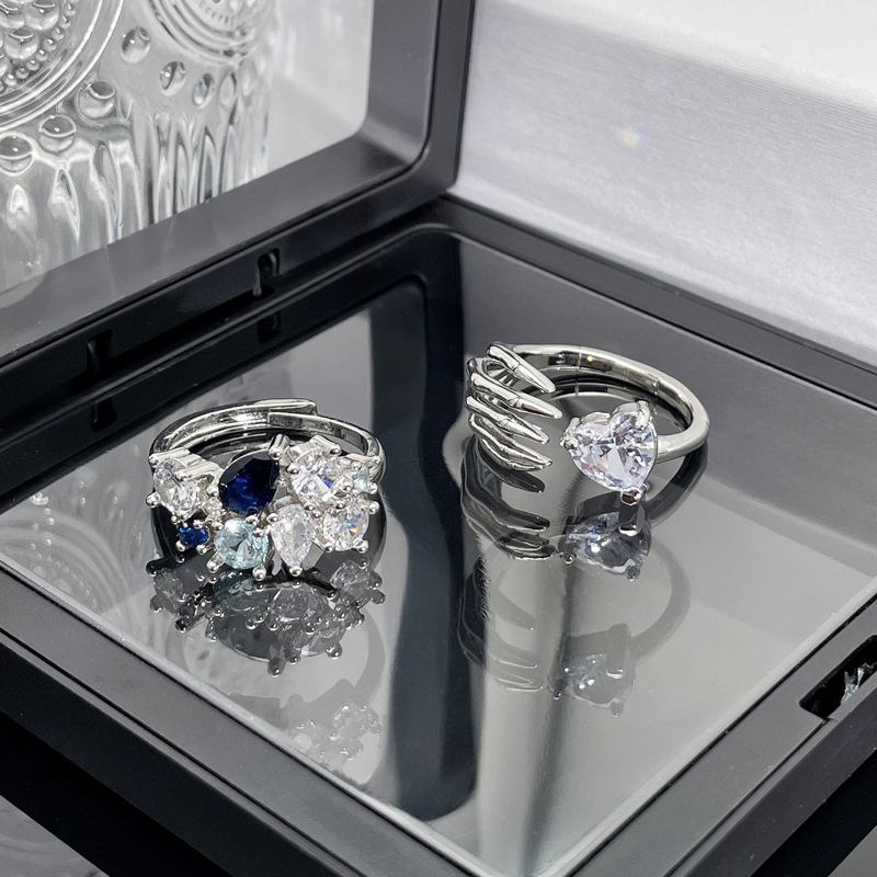 A unique Hong Kong-style, niche, sweet and cool, micro-set, exquisite open ring, a female skull hip-hop fashion, and a ring trend full of diamonds on the claws Specification drawing
