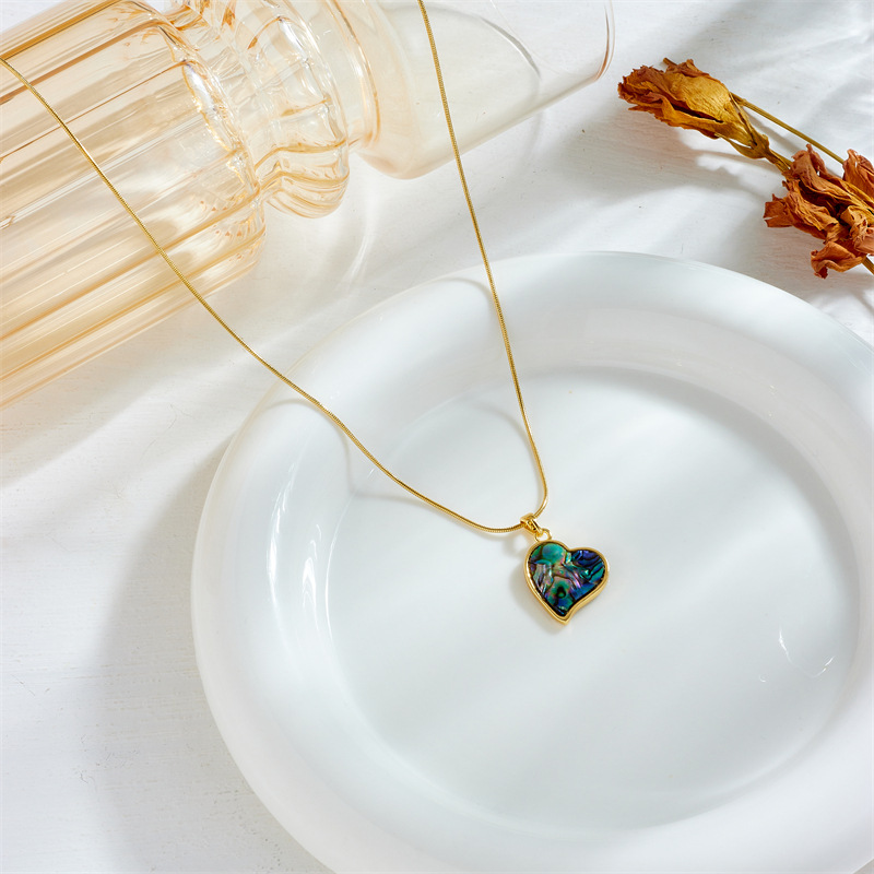 Fashionable and niche design, high-end, light luxury, versatile titanium steel heart-shaped small flower bow, diamond-encrusted pendant chain necklace details Picture