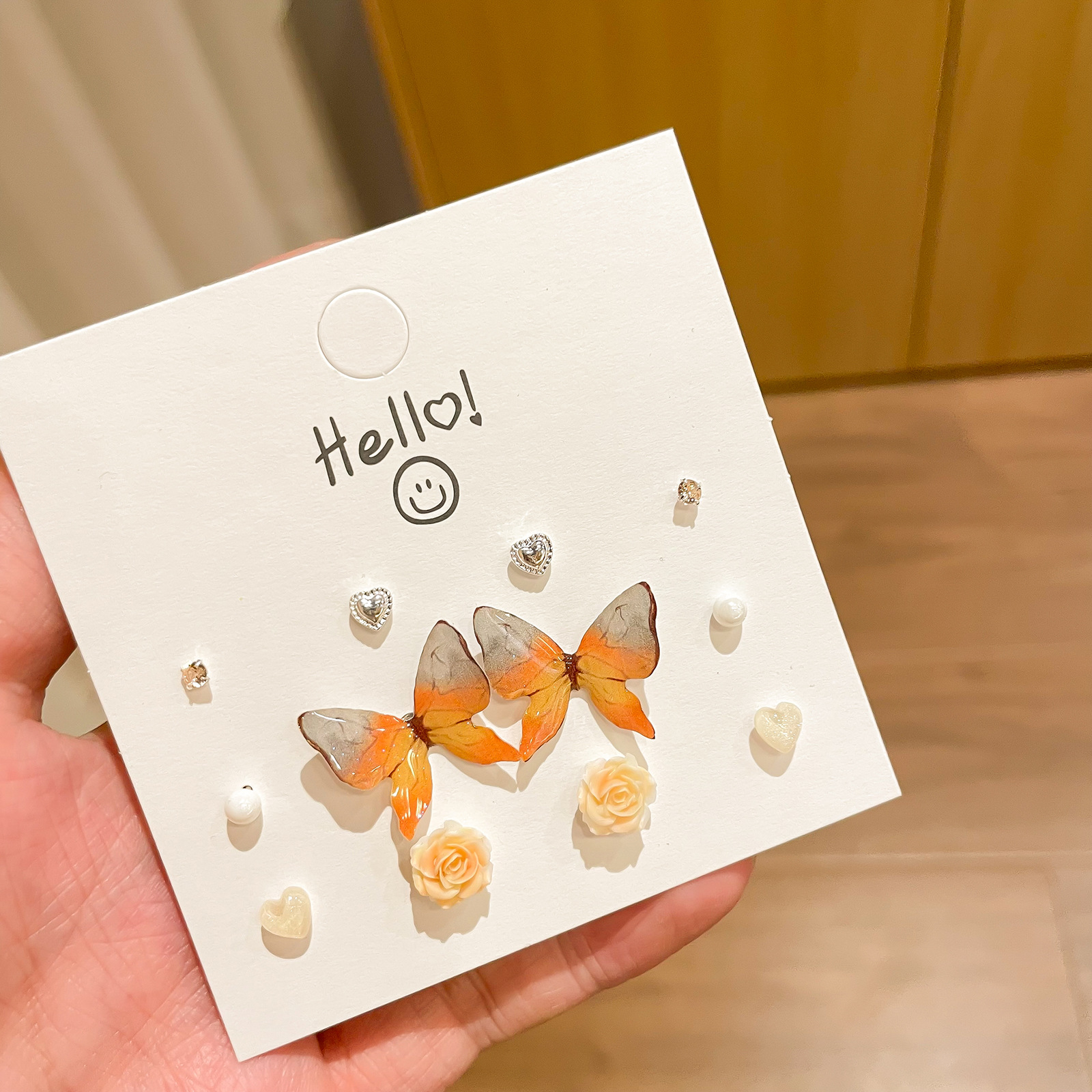 A one-week set of flowing resin butterfly stud earrings for girls, cute and sweet, small silver needle earrings, personalized and versatile earrings Application Scenario