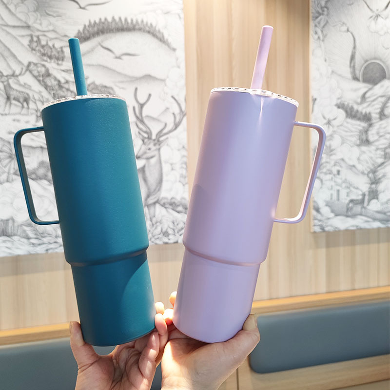 Cross-border 32oz handle ice cup, 304 stainless steel large-capacity insulated cup, outdoor car cup with straw Application Scenario