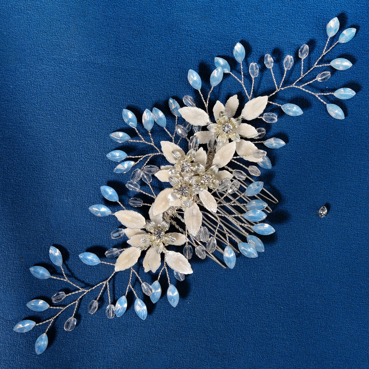 Three-piece set of European and American bride headwear, handcrafted opal headband, rhinestone flower bun, hairpin, wedding dress, evening gown and hair comb Application Scenario
