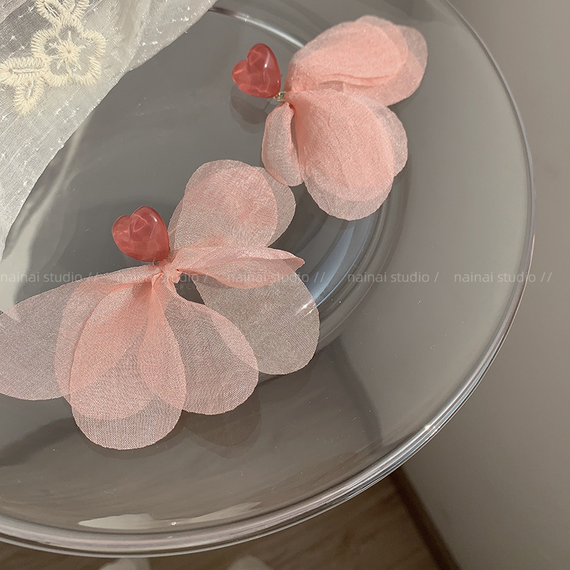 Vacation-style pink petal stud earrings for women, sweet flower heart earrings, super fairy-like French niche design earrings Specification drawing