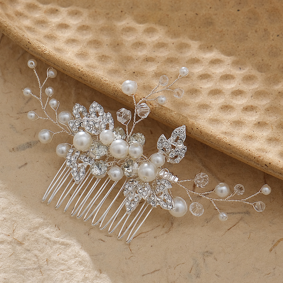 European and American cross-border wedding headwear, handcrafted hair combs, exquisite pearl crystal alloy insert combs, updo hair accessories, bride's hair combs Specification drawing