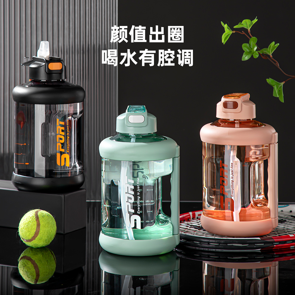New large-capacity high-temperature resistant ton-ton bucket men's fitness portable sports water bottle, flip lid straw plastic water cup full figure