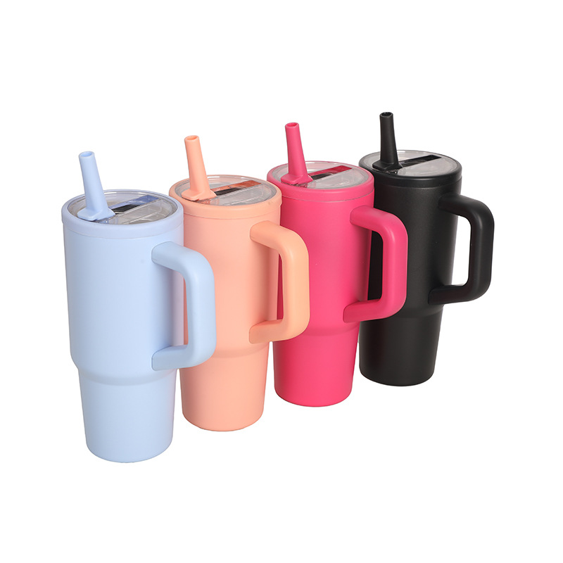 New cross-border ice cup, stainless steel portable folding spout, high appearance level, insulated cup with handle, creative water cup Application Scenario