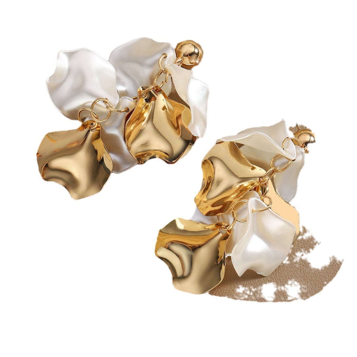 Wholesale of new European and American cross-border best-selling, personalized, fashionable, niche and elegant pendant earrings and pearl alloy women's stud earrings Item Picture
