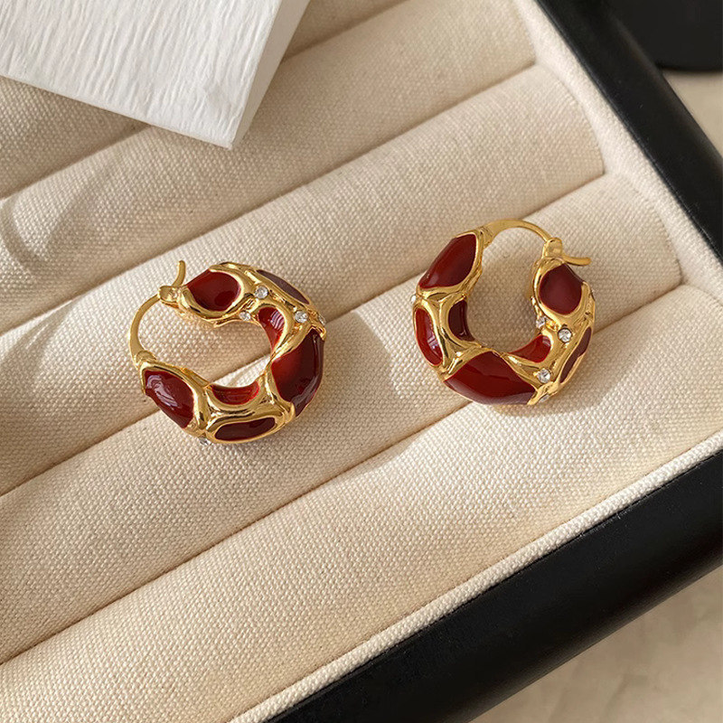 Light luxury and high-end style, enamel ear buckles, fashionable design sense, best-selling earrings, French drip glaze leopard print ring earrings Application Scenario