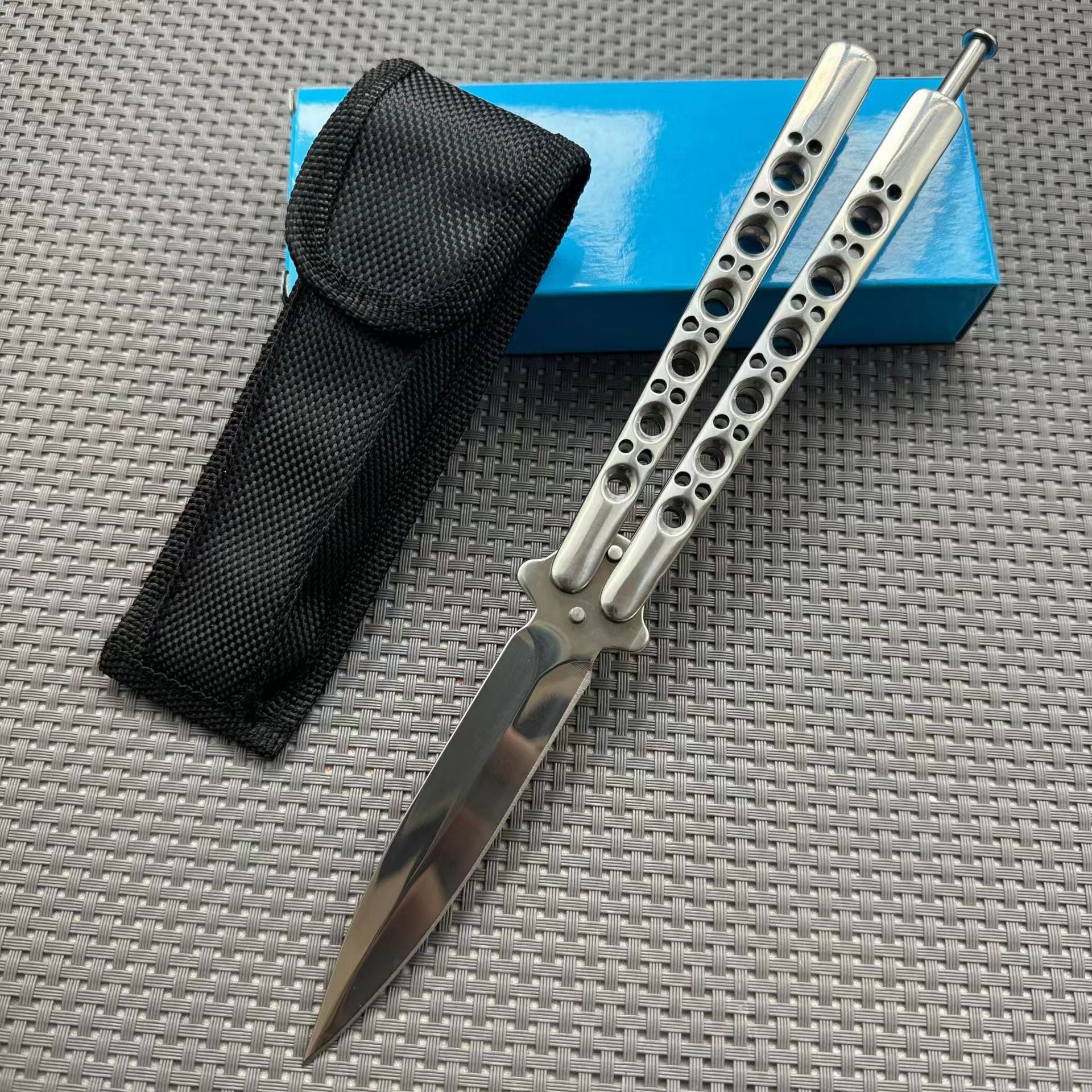 Amazon Butterfly knife Folding knife Butterfly comb practice knife factory Foreign trade CSGO competitive toys without sharp edges undefined