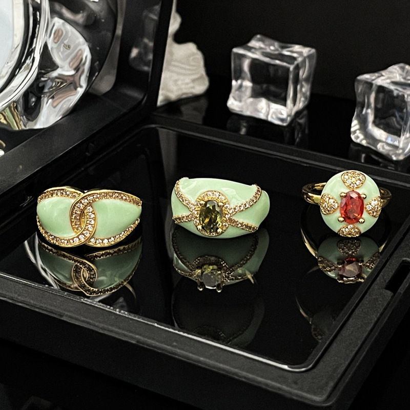 The new Mambo style mint green and gold open-top ring is a fashionable and niche design for women, exuding a sense of high-end luxury and a touch of light elegance Specification drawing