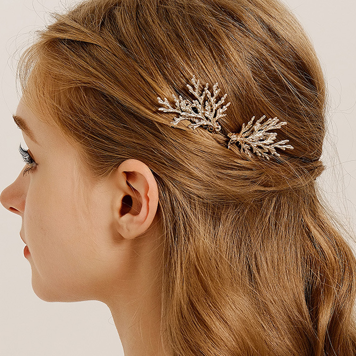 New European and American bride hair comb handcrafted headwear, golden pine branch insert comb, beautiful and versatile Christmas hair accessory, alloy hair comb full figure