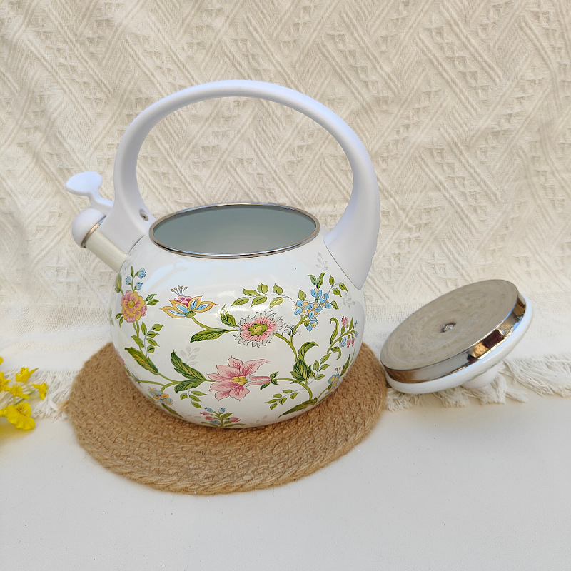An open flame of 2.2L is called a fragrant pot, an enamel and enamelware kettle is called a pot, a teapot for brewing flower tea, and an induction cooker is universal Application Scenario