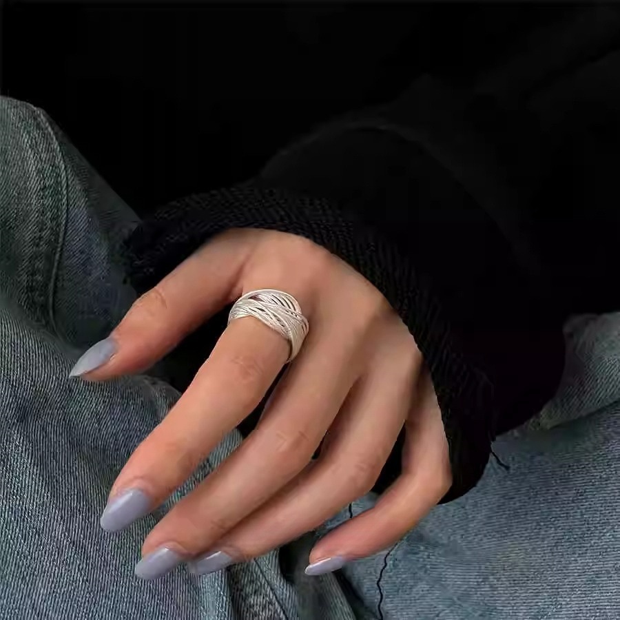 Hollowed-out line woven ring for women, 925 silver, a niche design with a high-end feel, a unique and simple open ring Application Scenario