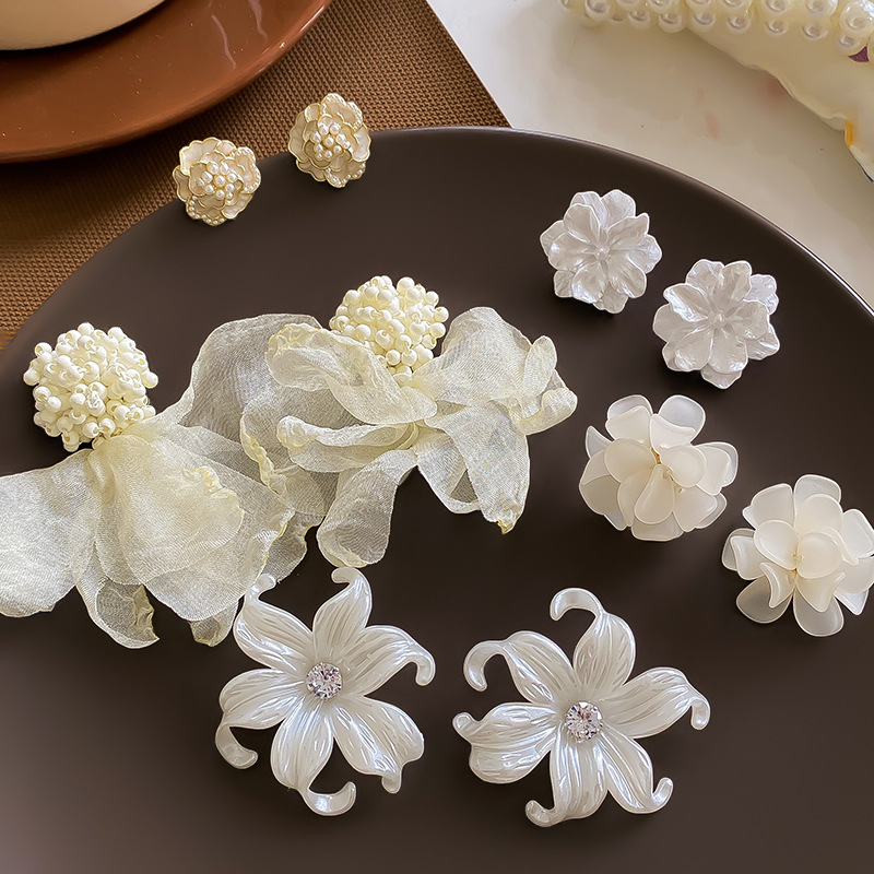 Super fairy-like white chiffon flower earrings for women, a new bestseller in 2025, high-end stud earrings with a seaside vacation style Specification drawing