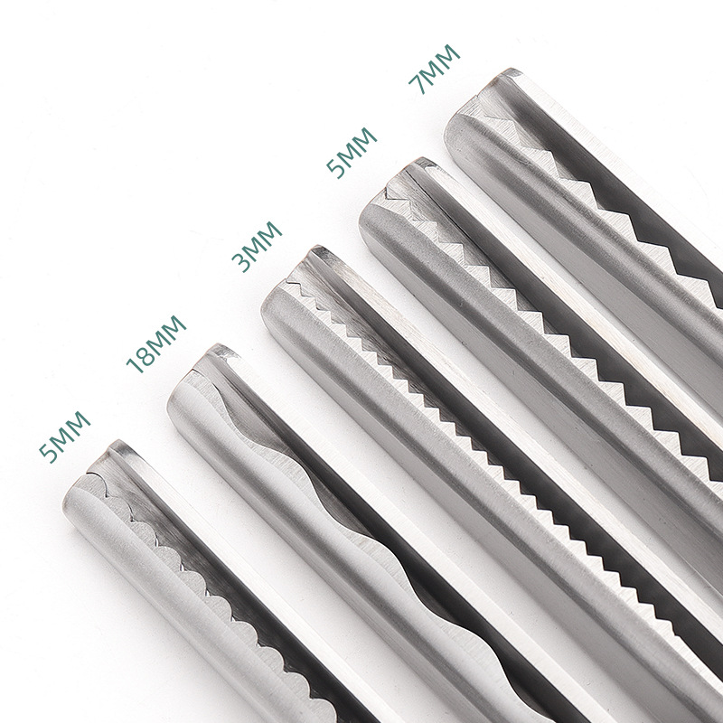 Stainless steel tooth cloth scissors, triangular teeth, 5MM lace scissors, tailor fabric scissors, DIY clothing scissors, serrated scissors Application Scenario