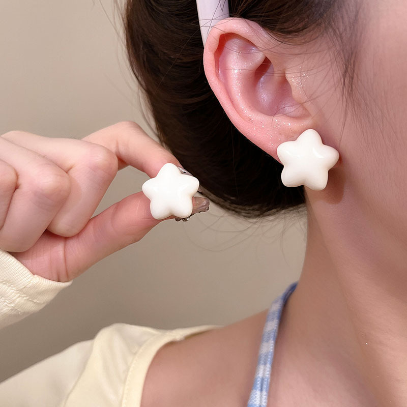 Sweet star-shaped stud earrings for women, elegant and versatile, small and exquisite earrings, a fresh and fashionable niche earpiece from 2025 Specification drawing