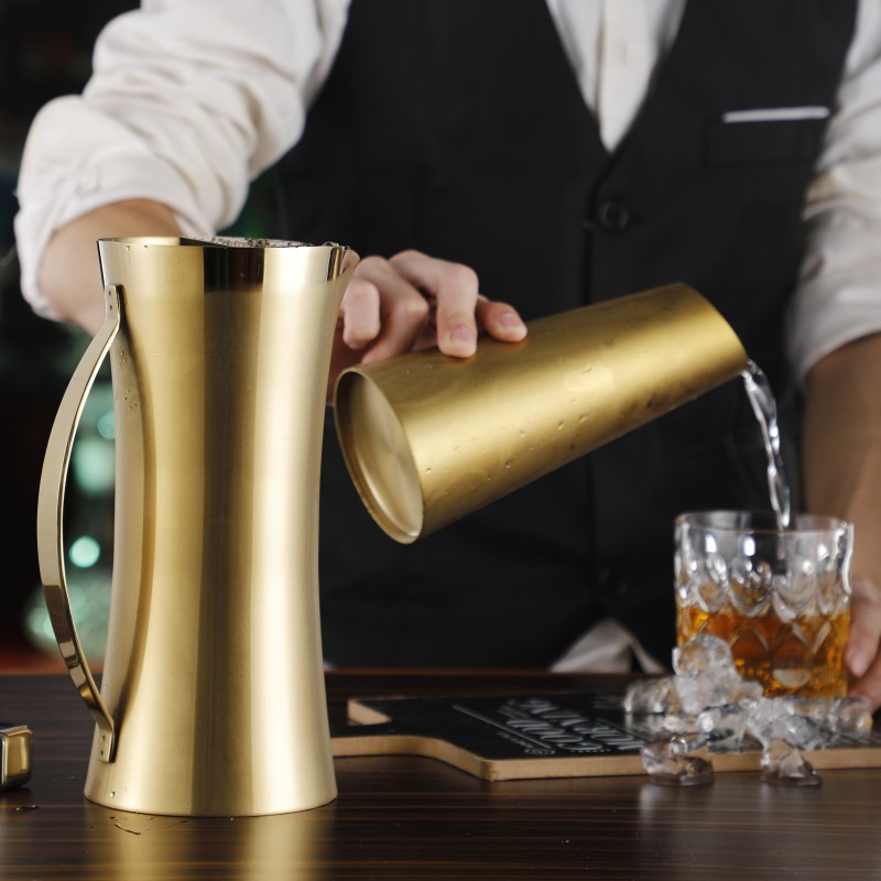 Stainless steel semi-sealed wine dispenser, small wine jug, quantitative wine dispenser, bar spirits and strong wine dispenser, KTV wine dispenser Application Scenario