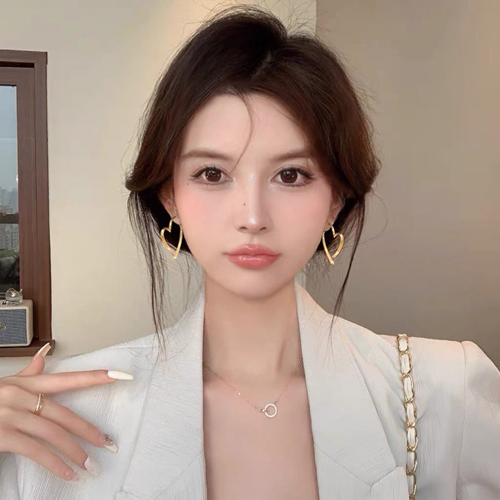 Gold earrings for women, 2024 new bestseller, retro Hong Kong style, high-end and elegant, niche design metal earrings Specification drawing