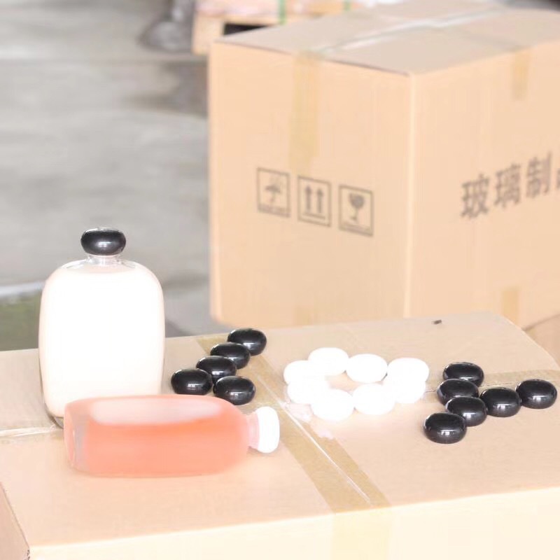 Creative glass white spirit bottles, small-capacity fruit wine bottles, cute mushroom cap wine bottles, beverage bottles with printed logos full figure