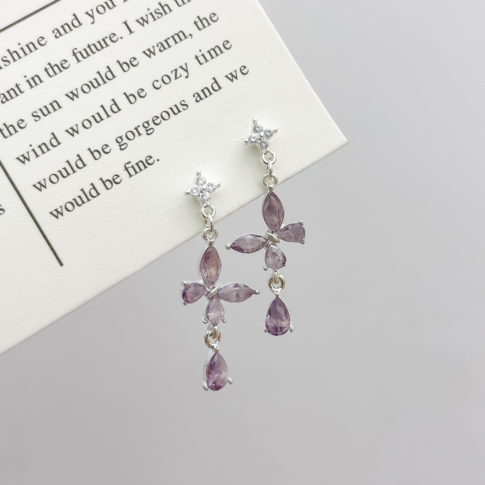 Fresh, sweet, small and exquisite zircon butterfly stud earrings, a trendy new style, simple and girlish earrings for women Specification drawing