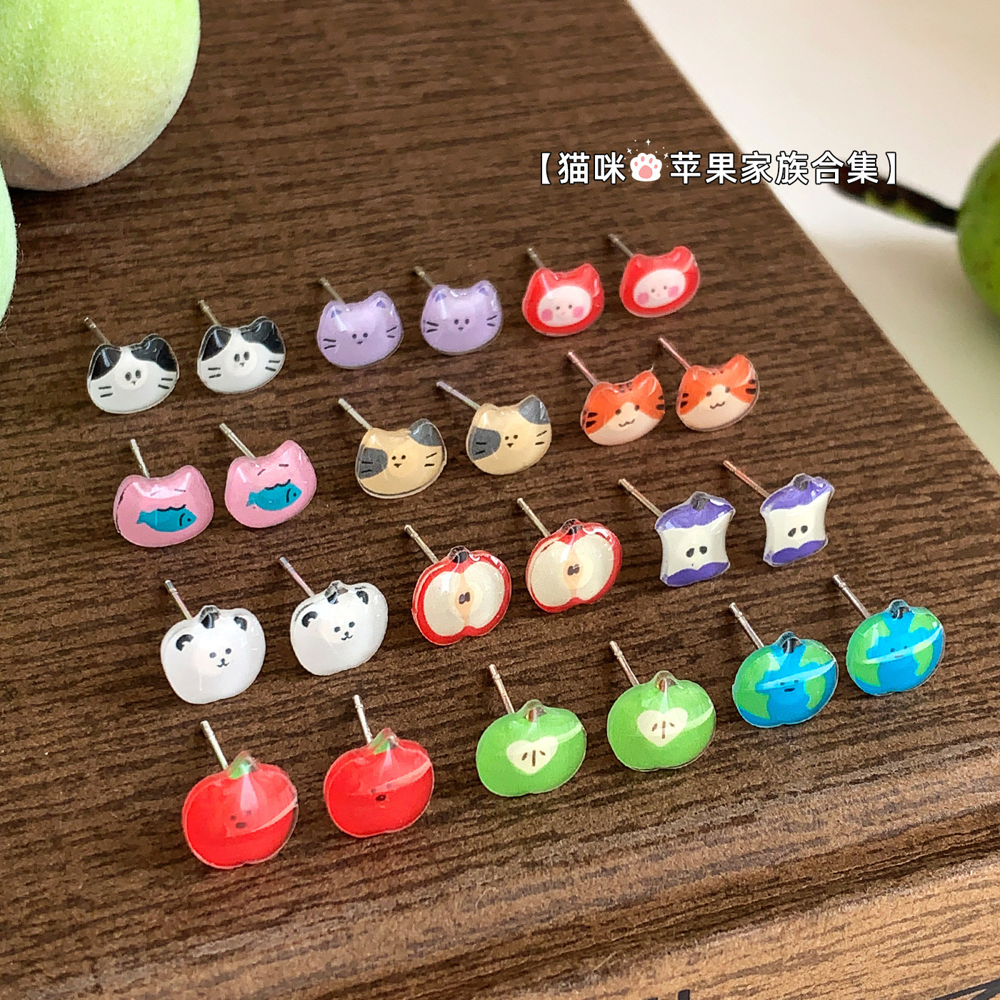 New resin cute and small apple cat stud earrings, hand-painted dopamine sweet silver needle cartoon student earrings Specification drawing