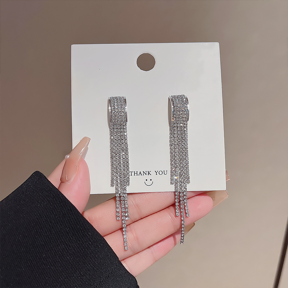 The design sense full diamond tassel earrings, a new trendy ear accessory for women in 2025, exude a gentle and elegant, high-end and light luxury charm Specification drawing