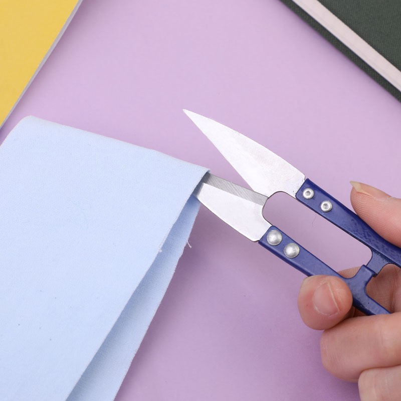 Wholesale U-shaped scissors, cross-stitch small scissors, sharp anti-rust scissors, single-handle set, U-shaped colored yarn shears for garment factories Application Scenario