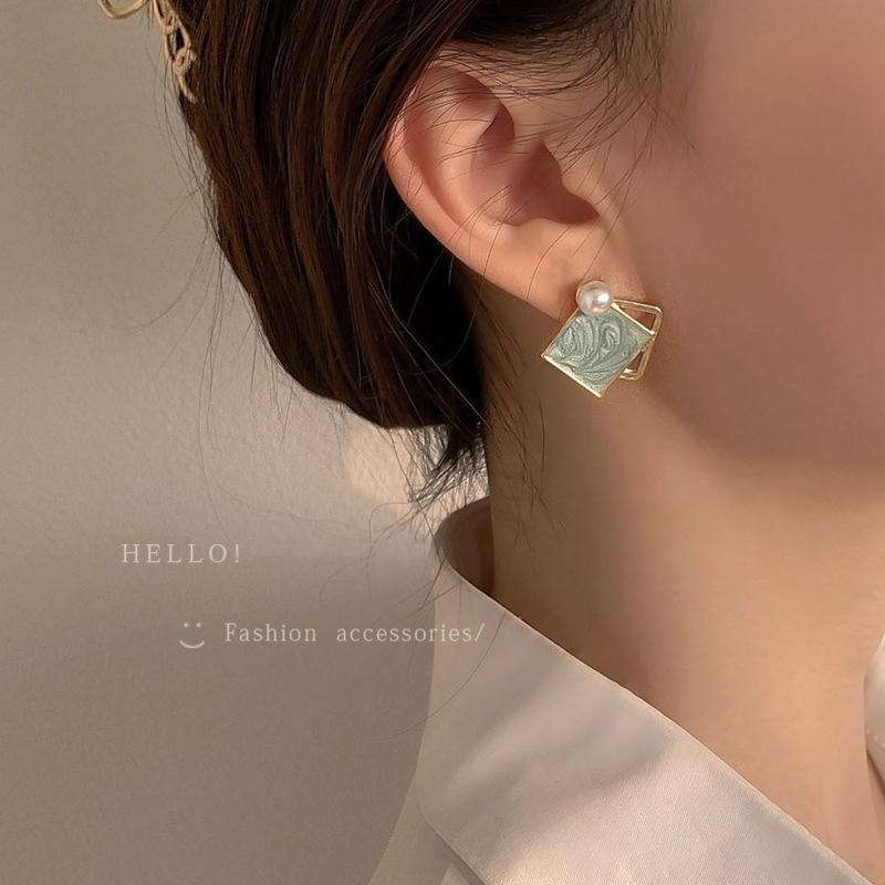 Fresh and elegant blue earrings for girls, high-end and stylish stud earrings, new trendy French exquisite and niche earrings in 2024 Application Scenario