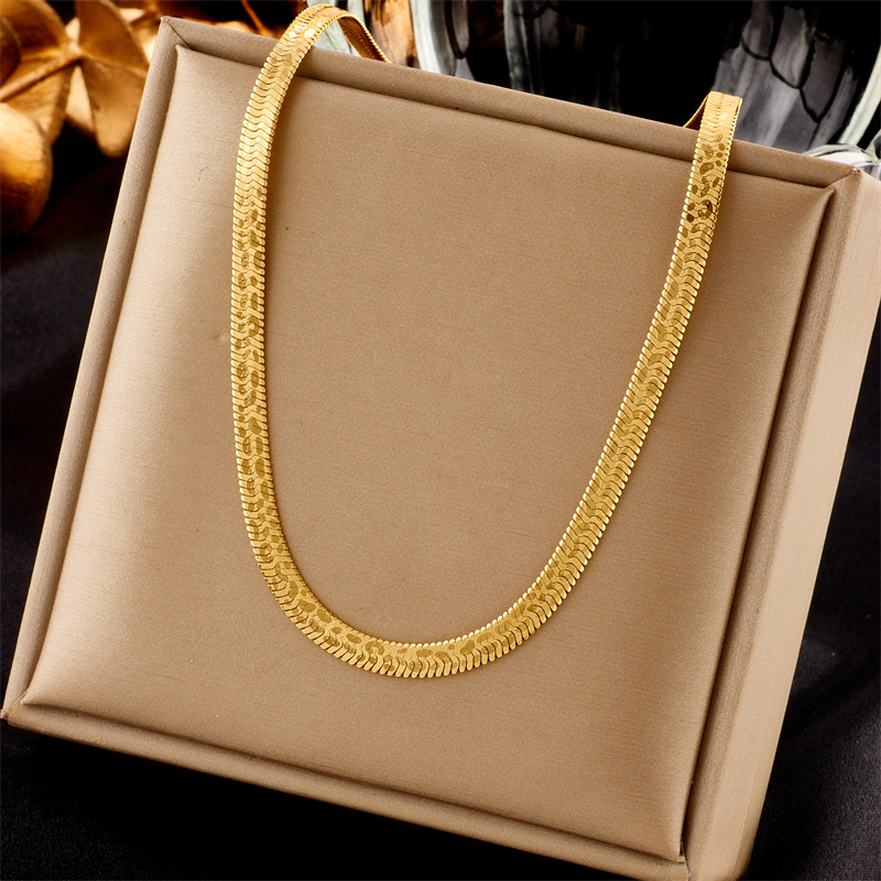 European and American cross-border fashion, niche and simple design metal punk hip-hop titanium steel snake bone chain accessory, versatile necklace full figure