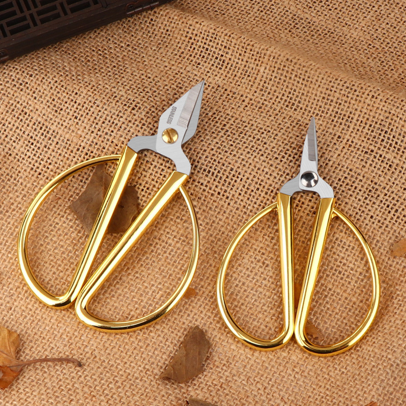 Lin Tai's nail clippers, retro small scissors, pedicure clips, stainless steel thread ends, dragon and phoenix gold toe edge scissors Specification drawing