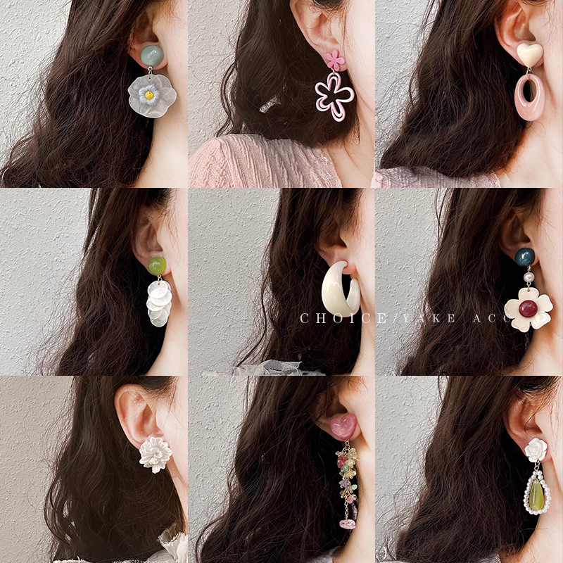 Fresh and cute heart-shaped earrings for women, a new bestseller in 2025, dopamine elegant flower stud earrings, seaside vacation style earrings details Picture