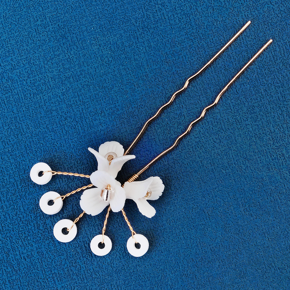 European and American retro bride's headwear, pearl and rhinestone comb set, versatile updo, handcrafted ceramic flower hairpin, comb for women Application Scenario