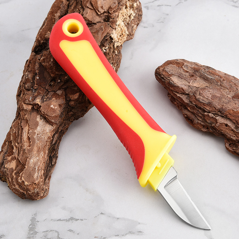 Multi-functional plastic-handled electrician's knife, straight and curved edge electrician's scissors, old-fashioned insulated knife, electrician's tool specifically designed for power use Application Scenario