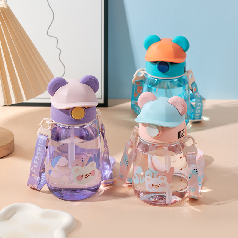 New children's water cups are cute and come with straw cups for kindergartens. They are plastic cups specially designed for primary school students to go to school in summer Specification drawing