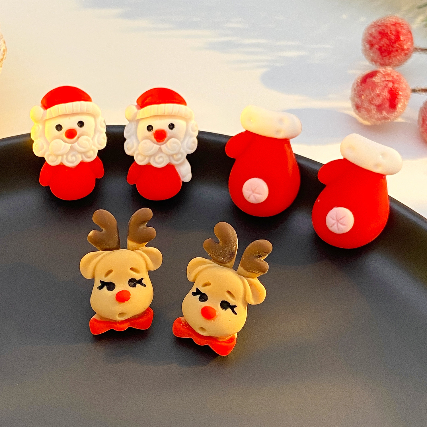 European and American cross-border Christmas stud earrings, resin cartoon Christmas tree, elderly bell gloves, boots, elk earrings, women Specification drawing