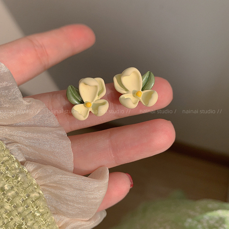 Green gardenia flower ear studs, a fresh and sweet earring for women, a new Spring 2024 bestseller. Flower ear clips full figure