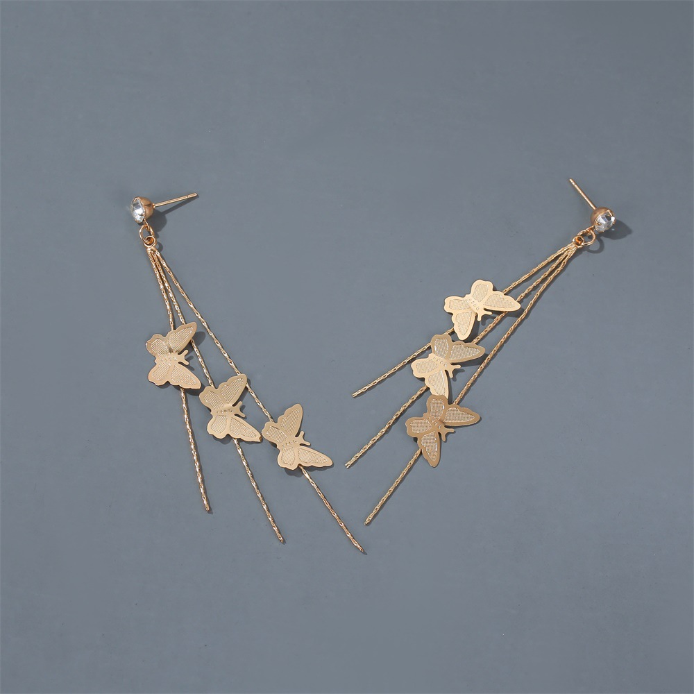 The new Korean version of the earrings features a sweet and elegant style. The long three-tassel earrings are simple and versatile, and the butterfly earrings are a perfect match Application Scenario