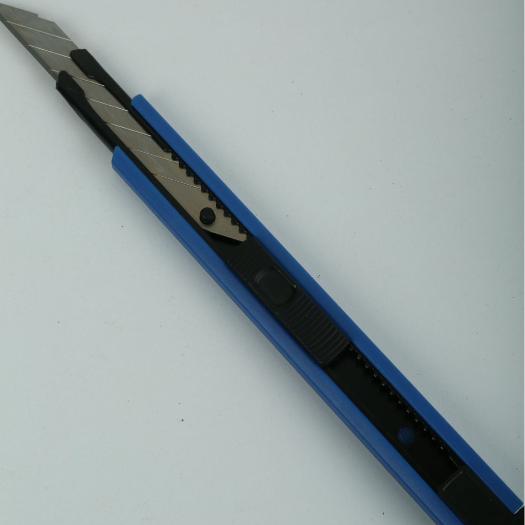 9mm small utility knife, film coating, engraving utility knife, detachable office supplies, student stationery, hand knife in stock Specification drawing