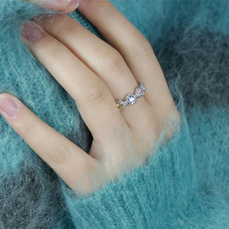 A niche design sense and elegant zircon open ring with a feminine texture, a sweet and cool in color, and a cold and trendy ins index ring Specification drawing