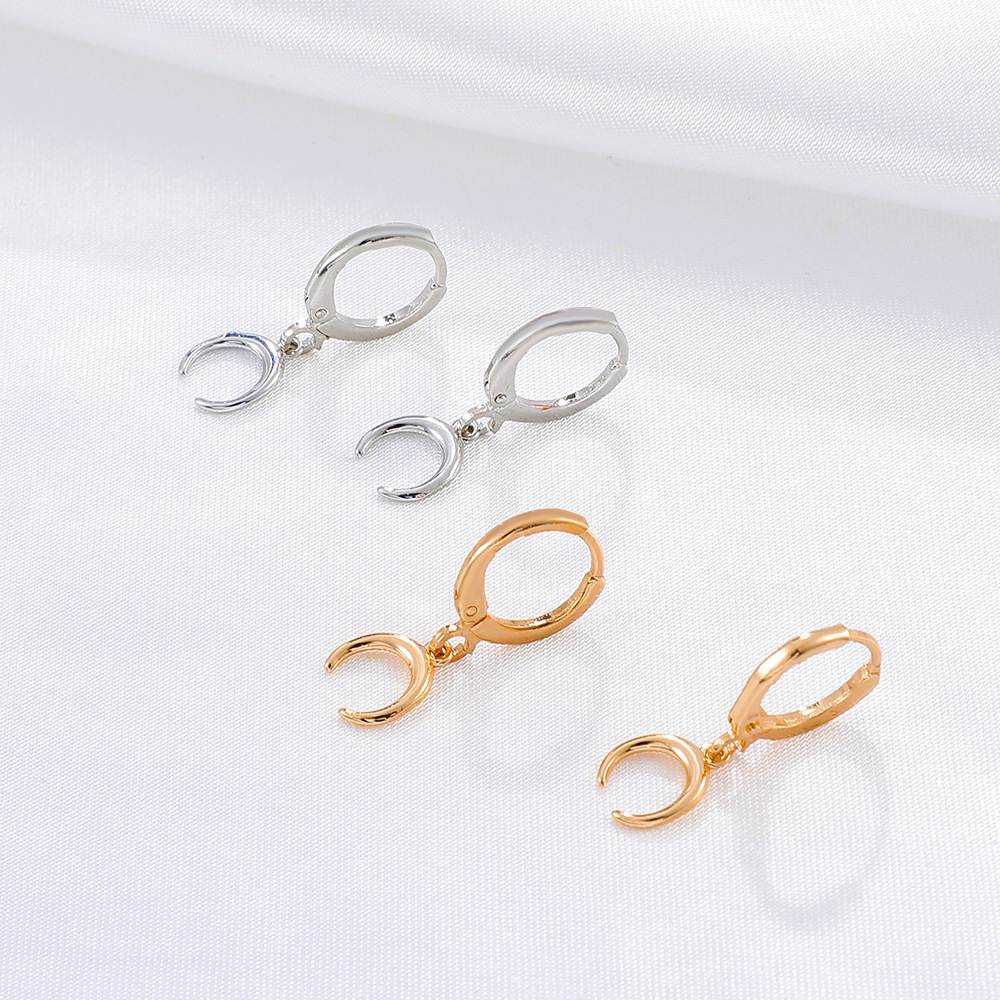 New cross-border moon earrings from Europe and America, with a simple and elegant style on Instagram. The crescent-shaped ear loops and ear rings are fashionable and individual details Picture