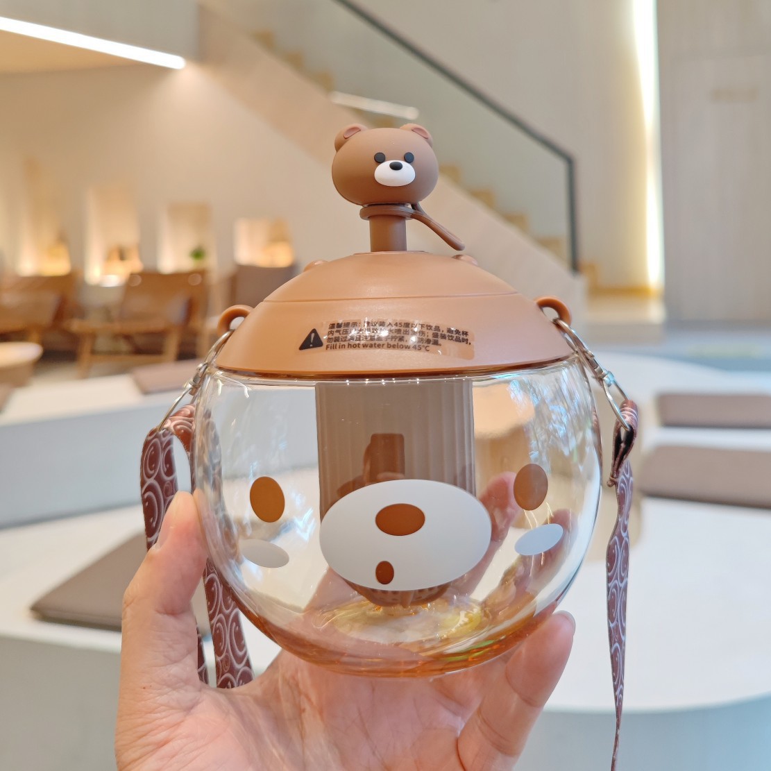 Creative round ball plastic cups, cute and adorable children's straw cups, cartoon dolls, high appearance level filter water cups wholesale full figure