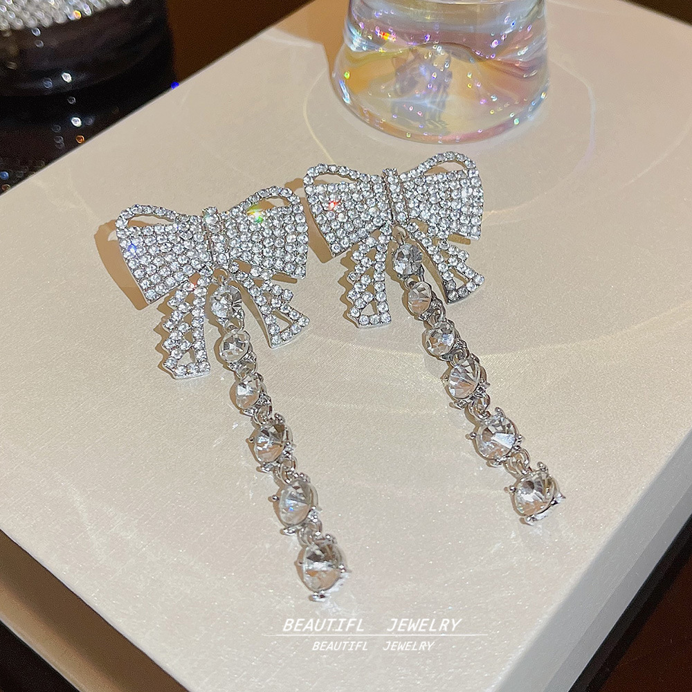 European and American style, exaggerated bow earrings, tassels, high-end feel, super dazzling, full of diamonds, light luxury earrings for socialites wholesale Application Scenario