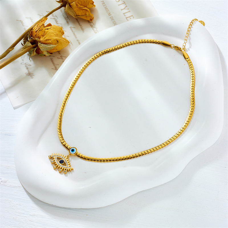 European and American fashion, light luxury, retro diamond-encrusted eye pendant, titanium steel collarbone chain, simple and versatile twist chain necklace Specification drawing
