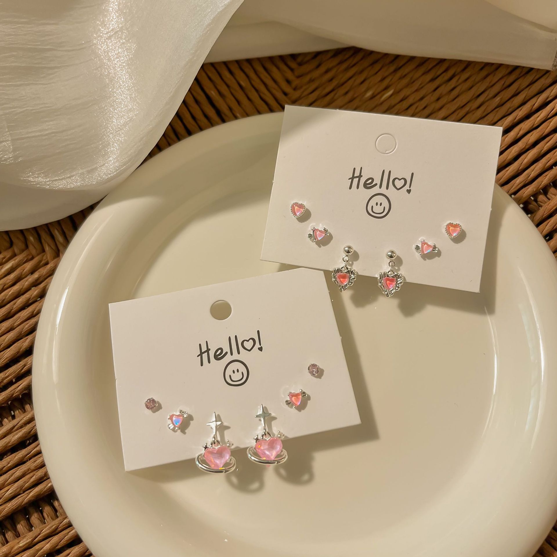 New personalized ear stud set with silver needle and pink rhinocones, super cute and girlish. Wholesale of versatile ear bone stud earrings for students full figure
