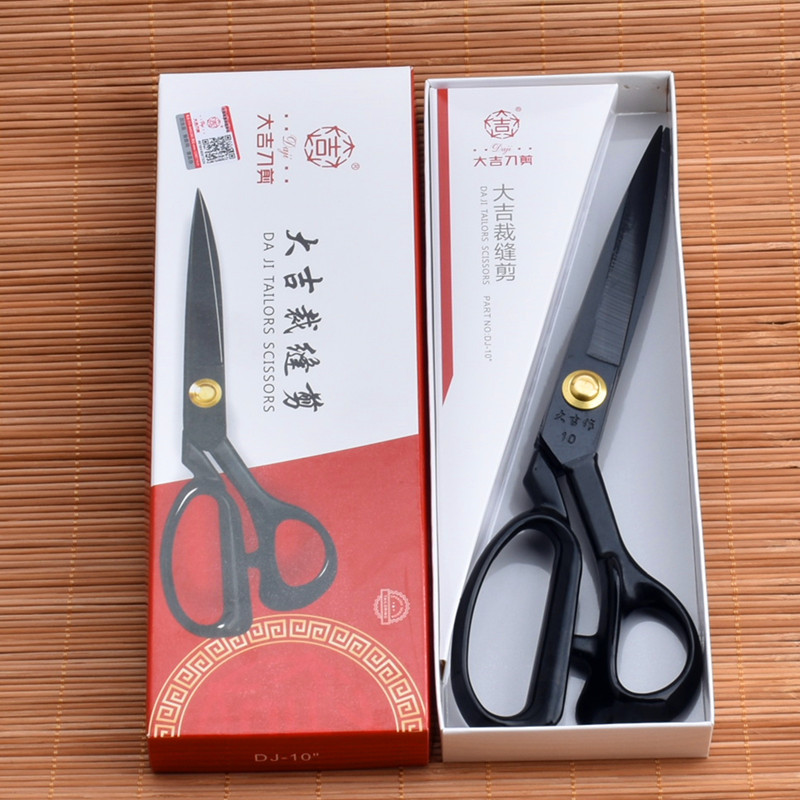 Daiji Scissors, clothing tailors, household fabric cutters, large scissors, fabric cutters, clothing cutters Application Scenario