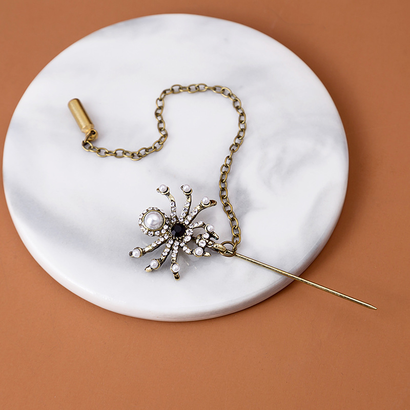 European and American retro exaggerated spider diamond-encrusted metal chain brooch, personalized pearl animal badge brooch Specification drawing