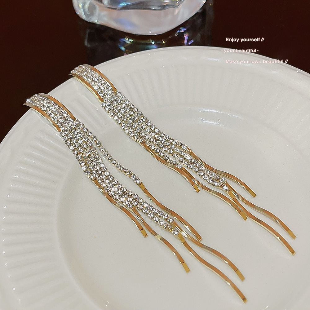 Diamond-encrusted geometric metal tassel high-end earrings, female nightclub socialite style, light luxury and grand long earrings wholesale Specification drawing