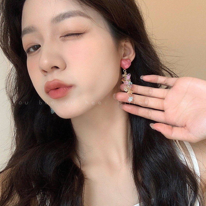 Dopamine Colored heart-shaped crystal tassel exaggerated earrings and stud earrings, new 2024 best-selling vacation-style earrings and earrings Specification drawing