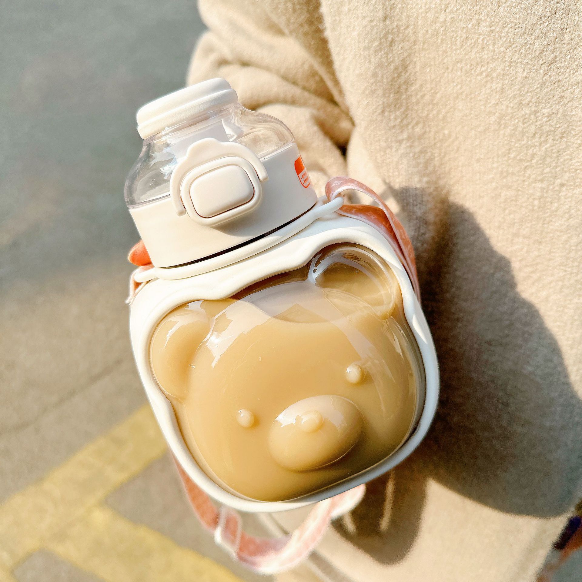 New Bear straw cup, cute girl, large-capacity plastic cup, portable outdoor, summer children, high appearance level cup Application Scenario