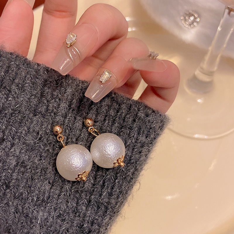 S925 Silver needle French gentle retro pearl earrings, Herben style, fashionable and high-end feel, the same style of earrings as Hong Kong Internet celebrities Specification drawing